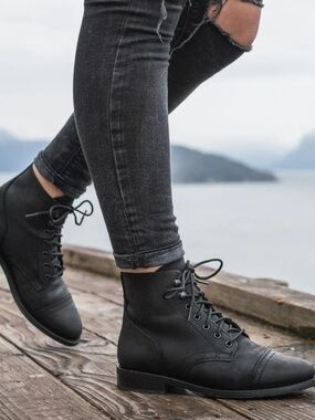 Thursday Boot Company Black Leather Lace-Up Ankle Boots